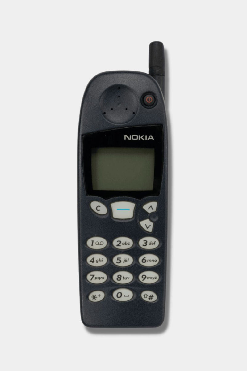 Teléfono móvil antiguo nokia 5110